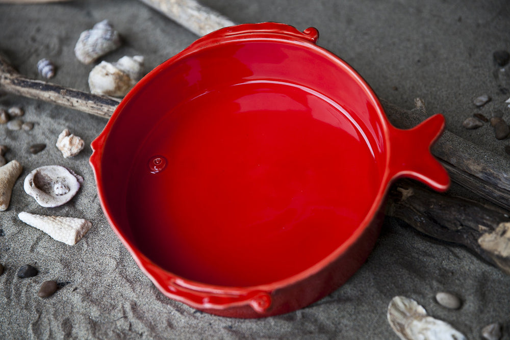 Fish-shaped serving bowl