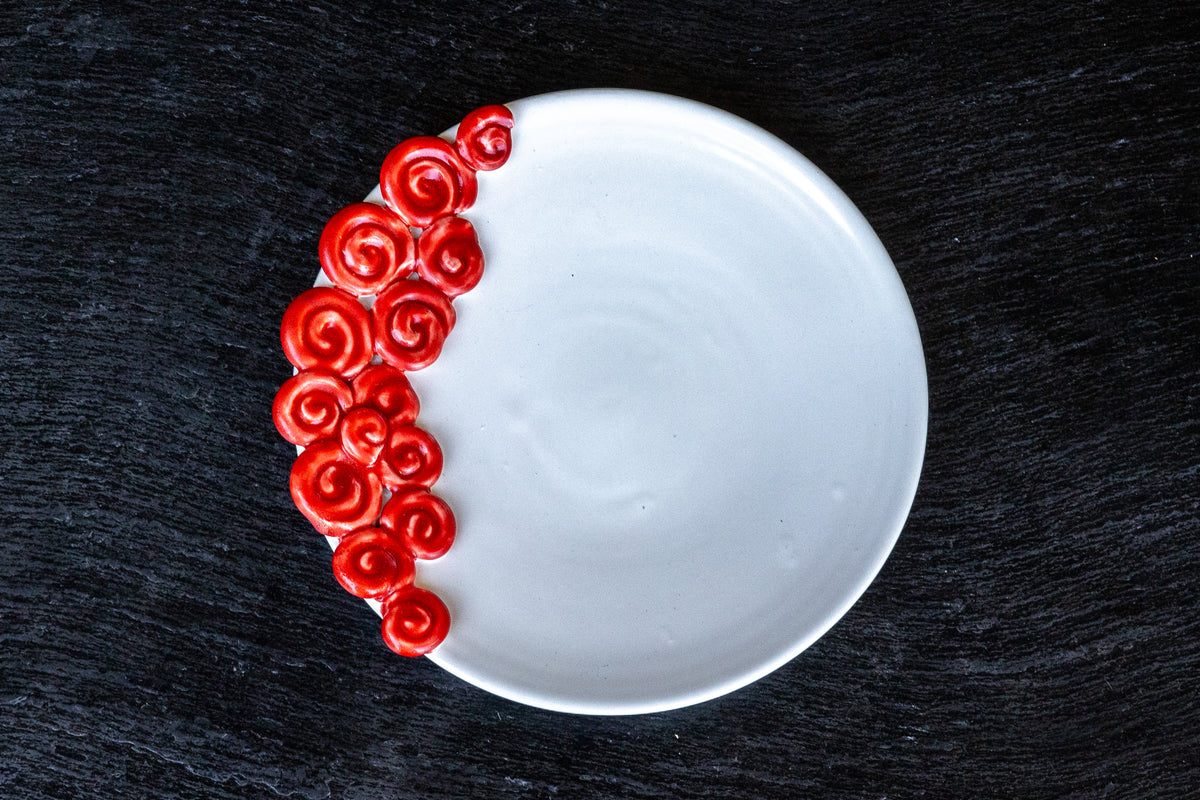 Riccioli - Elegante piatto da portata in ceramica fatto a mano
