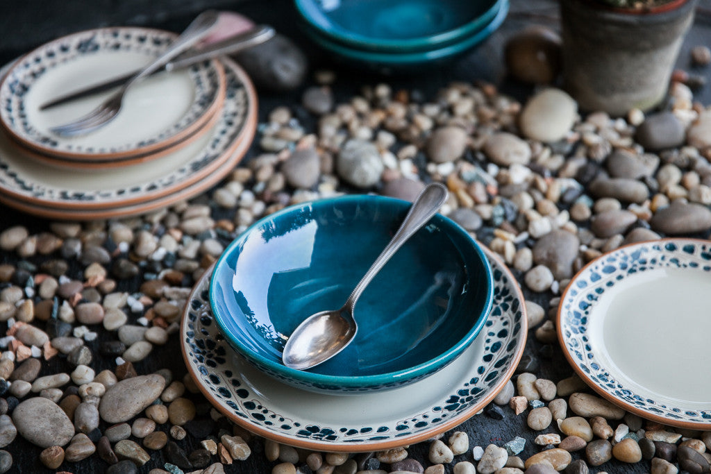 Arabesque 3-Piece Dinner Set with charming blue-floral motif