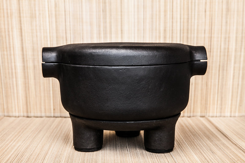 cast-iron casserole with lid
