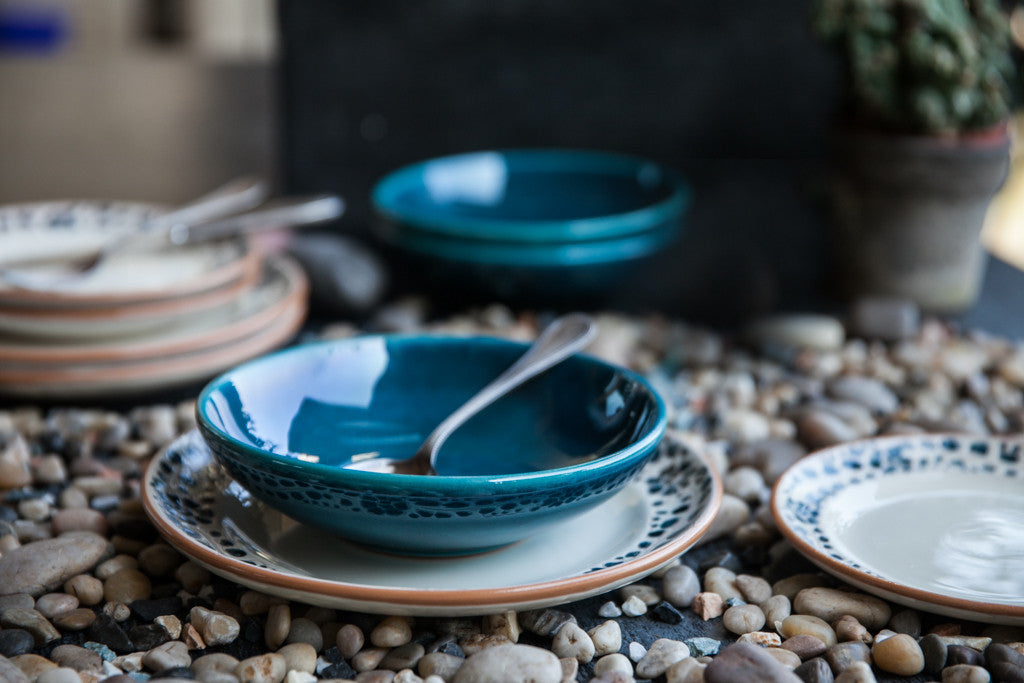 Arabesque 3-Piece Dinner Set with charming blue-floral motif