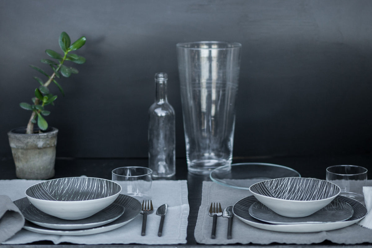 Linee - 5-Piece Porcelain One-of-a-kind Dinnerware