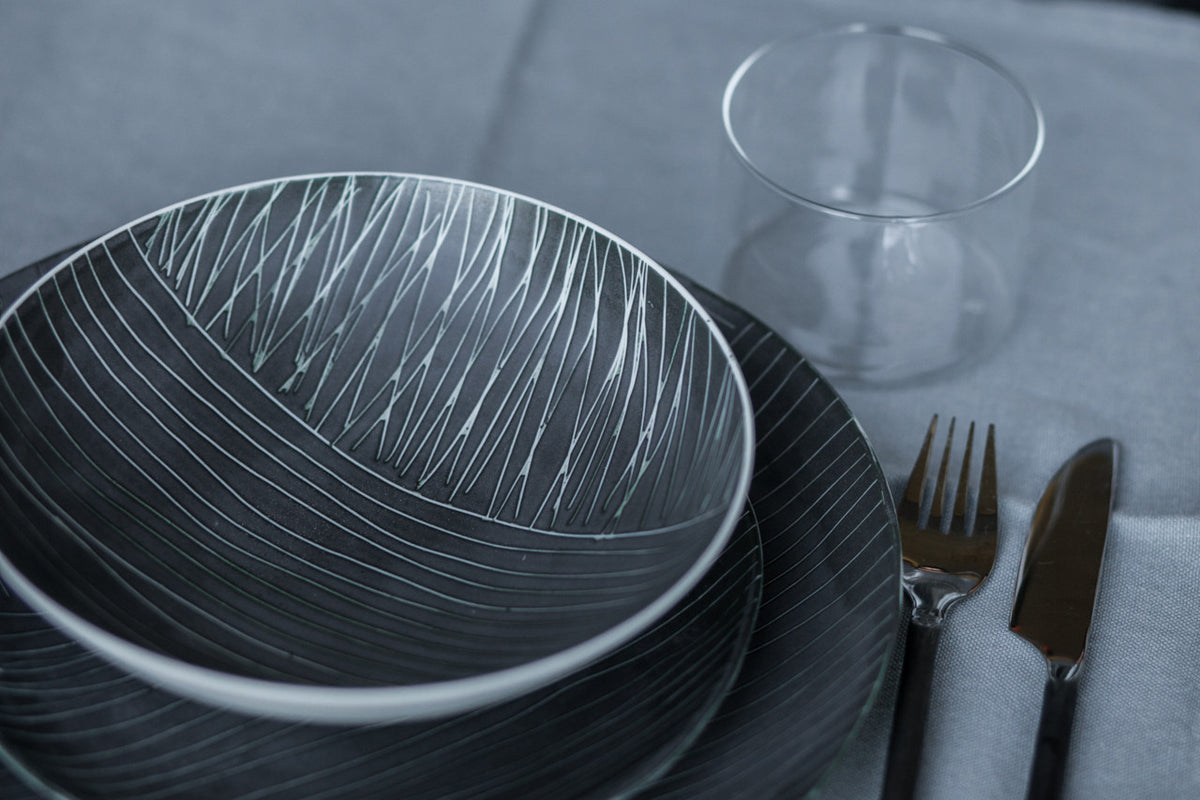 Linee - 5-Piece Porcelain One-of-a-kind Dinnerware