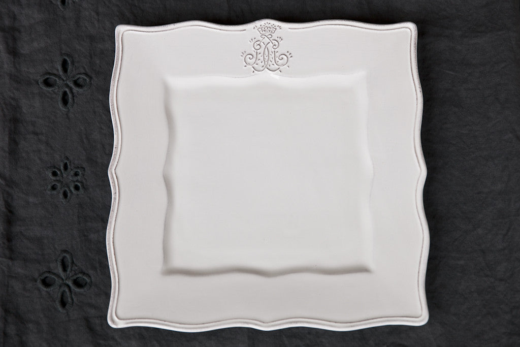 Regina - Ceramic Scalloped Charger Plate